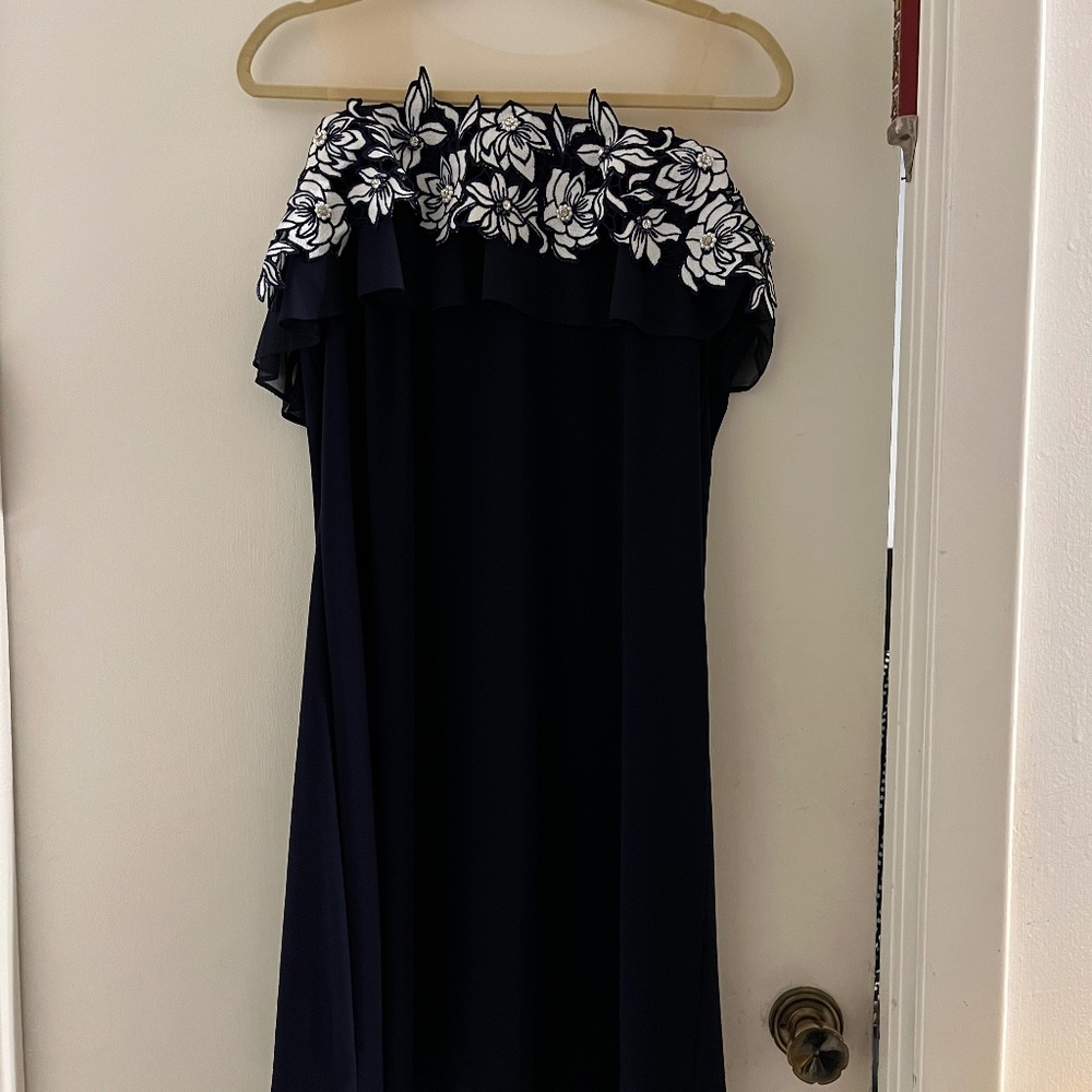 Brand new Beautiful navy blue dress. Size L.